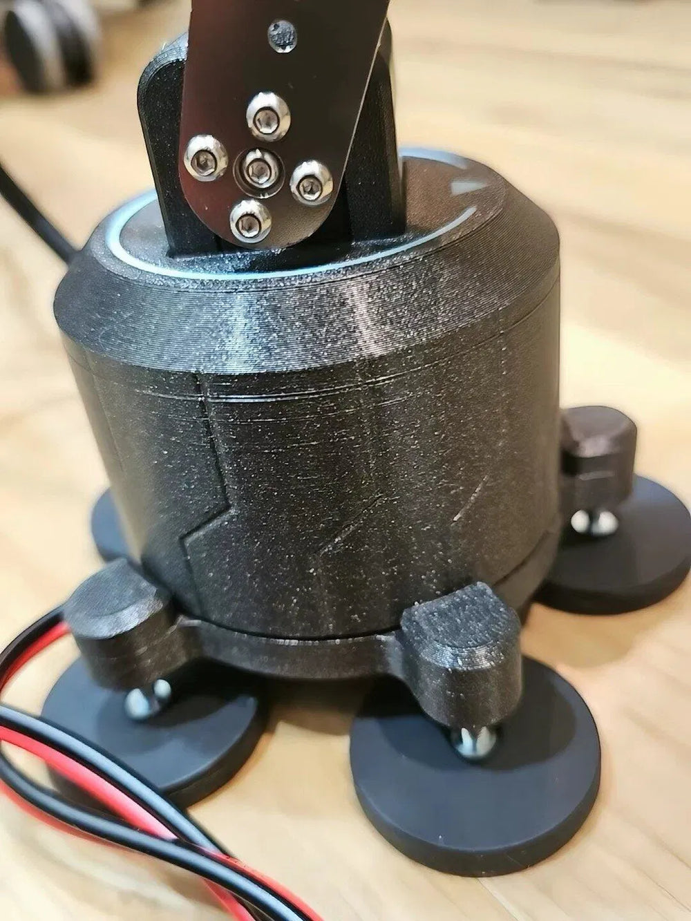Foto de usuario: detalle de la base Huntix360 y sus apoyos magnéticos