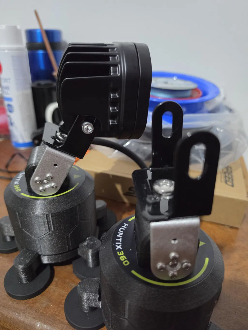 Foto de usuario: dos plataformas Huntix360, una con foco y otra sin foco