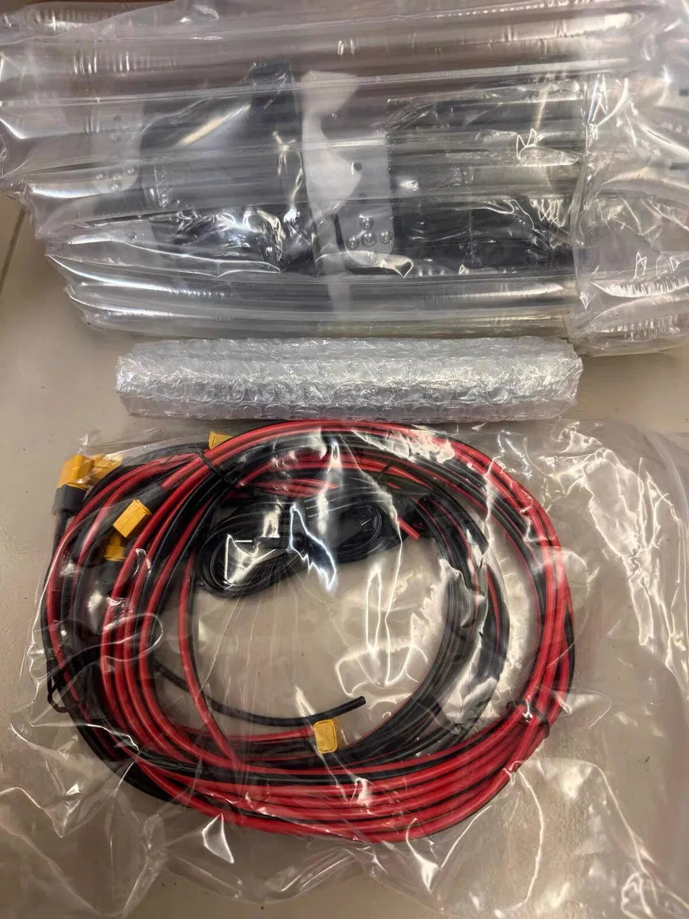 Foto de usuario: equipo Huntix360 protegido con embalaje y cables aparte